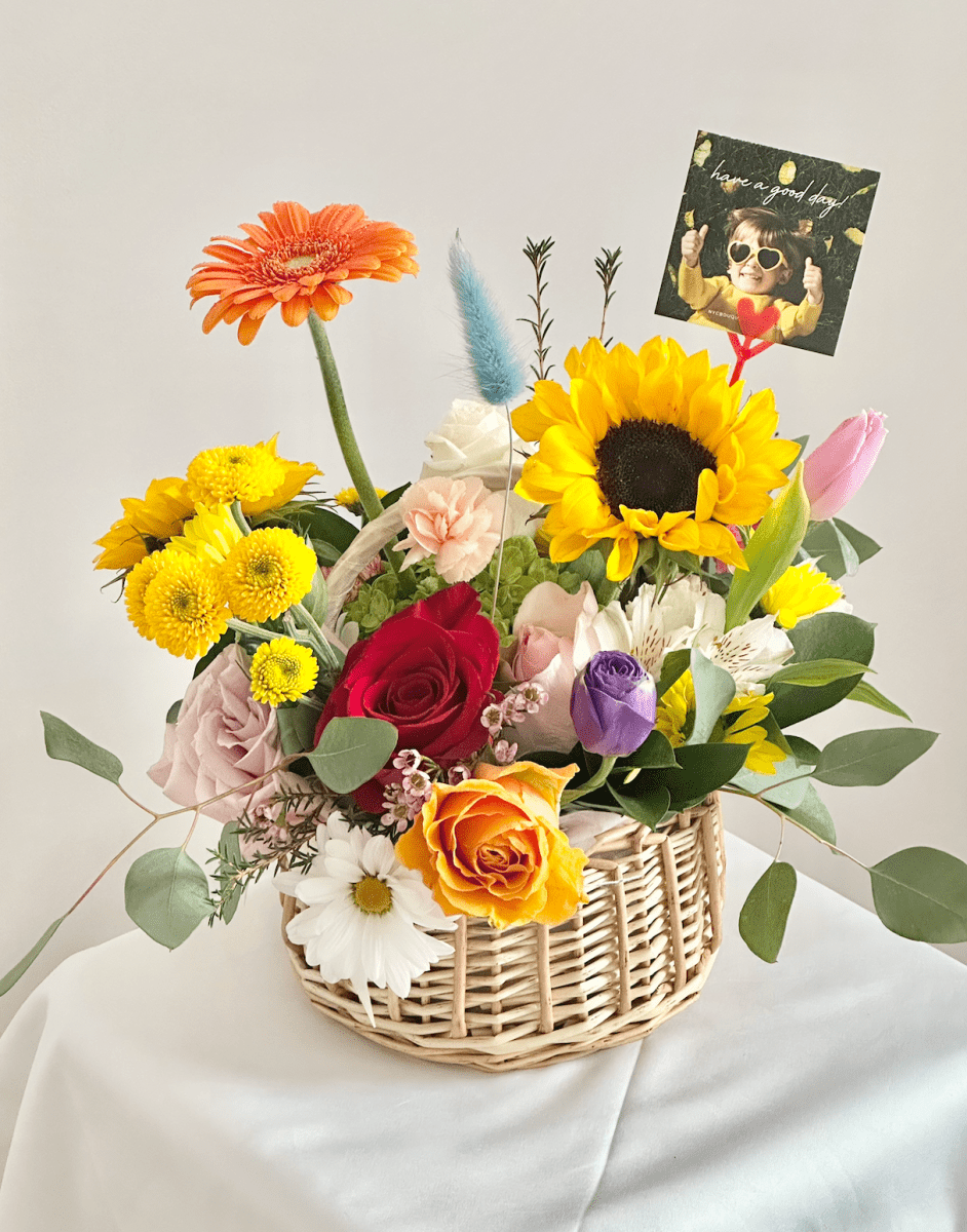 Spring Garden Mother's Day Basket – NYC Flower Delivery - NYC Bouquet Delivery