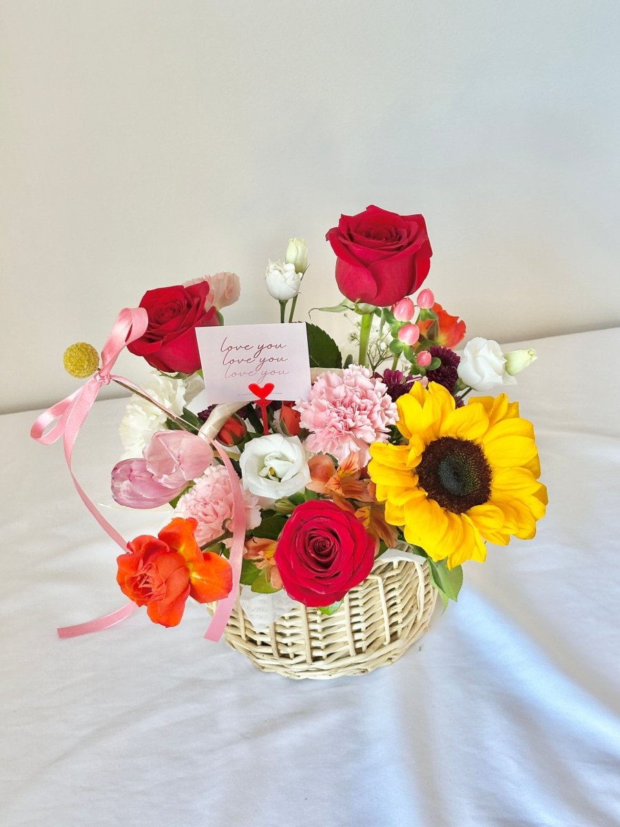 Spring Garden Mother's Day Basket – NYC Flower Delivery - NYC Bouquet Delivery