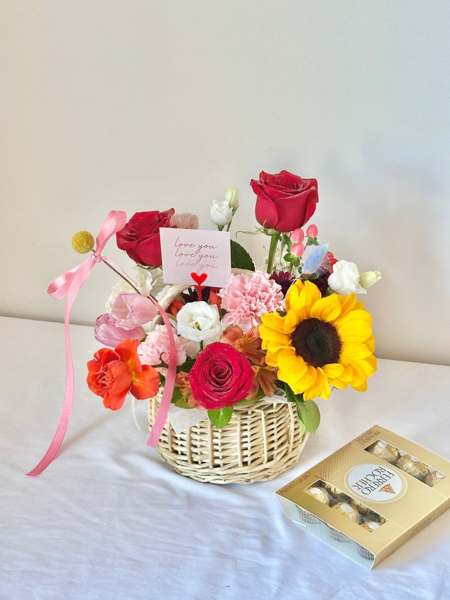 Spring Garden Mother's Day Basket – NYC Flower Delivery - NYC Bouquet Delivery